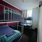 Nomads Capital Backpackers - Wellington (Adults Only)